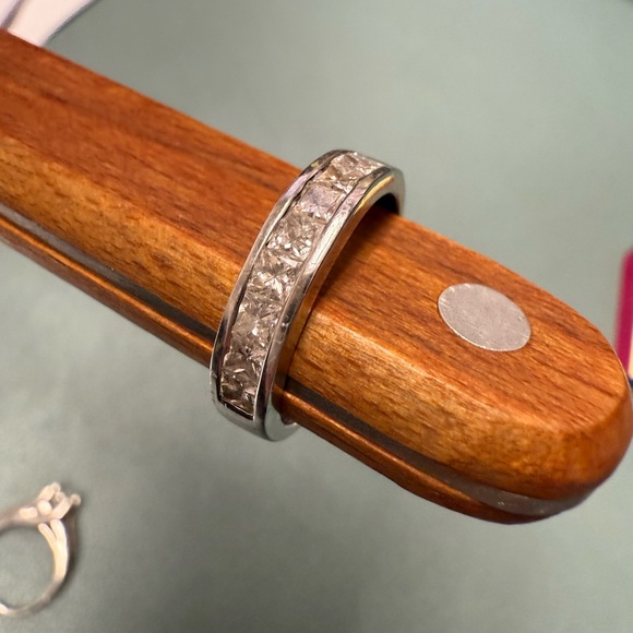 1 CT. Princess-Cut  natural Diamond Wedding Band in 14K White Gold E
Band Ring - Picture 4 of 4